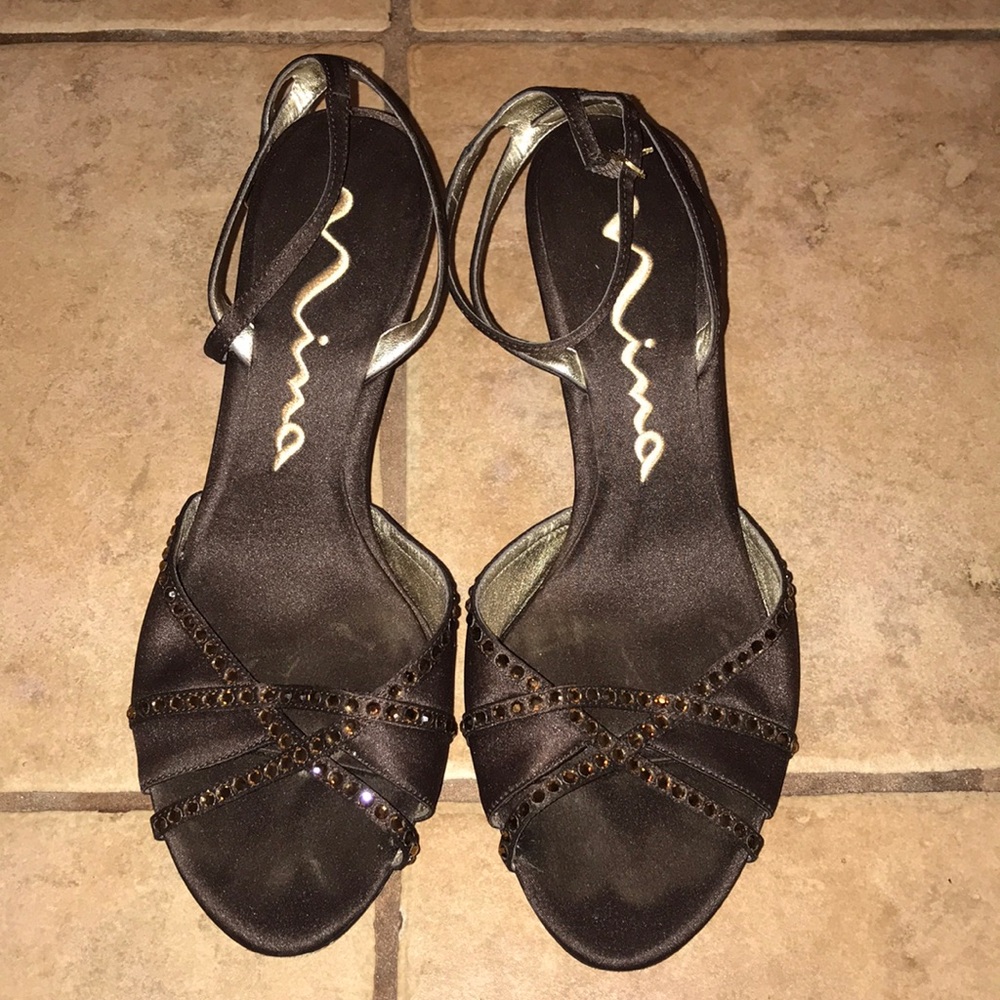 *donated*. Nina heels. Brown w/ankle strap. 8 1/2